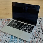 Good MacBook Air 2022 (M2) - 13 inch - 256 GB, Silver, 8 GB, Apple M2