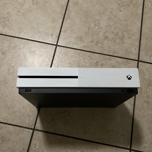 Xbox One S (2016) - 500 GB, White