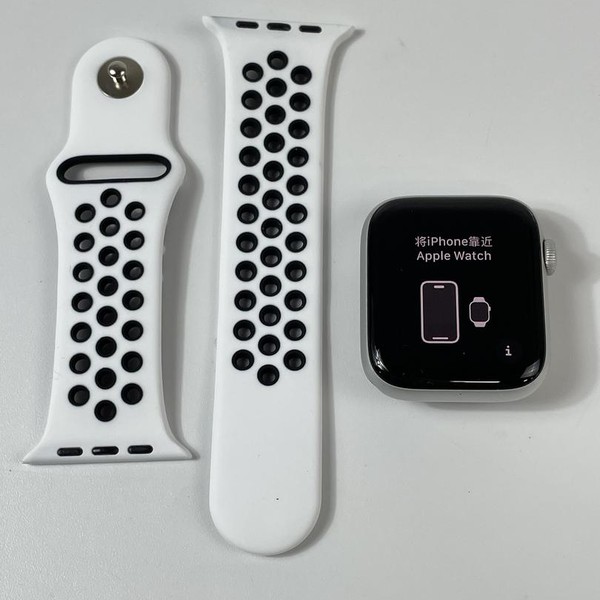 Apple Watch SE 1st Gen 44mm - Unlocked, Silver, A2354 - Cellular, Nike
