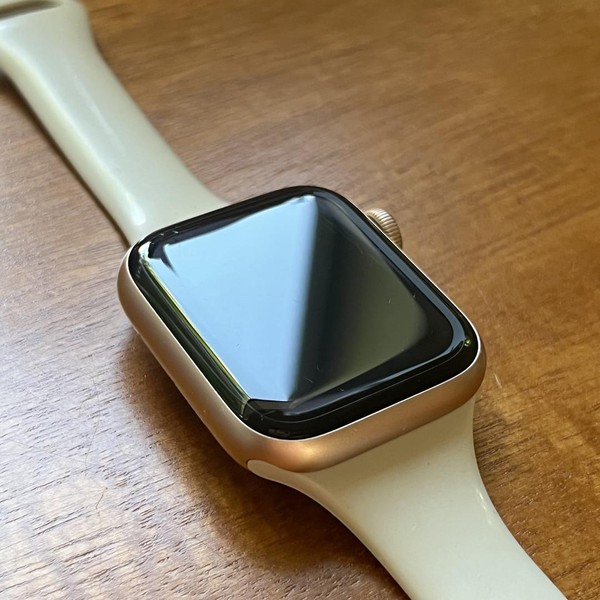 Apple Watch SE 1st Gen 40mm - Gold, A2351 - GPS, Aluminum