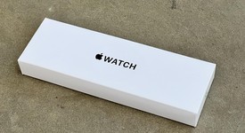Good
													Apple Watch SE 2nd Gen 40mm - Unlocked, Midnight, A2726 - Cellular, Aluminum, photo 1 of 16