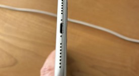 Fair
													Apple iPhone 7 Plus - AT&T, Silver, 32 GB, 3 GB, A1784, photo 4 of 10
