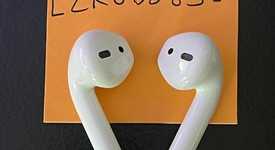 Used
													Apple AirPods 2nd Gen - Lightning Case, photo 5 of 5