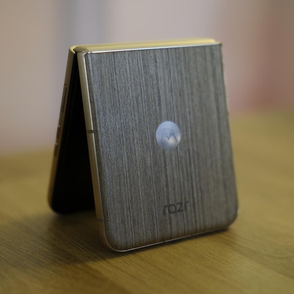 Motorola Razr Ultra (2025) - Unlocked, 512 GB, PANTONE Mountain Trail, 16 GB