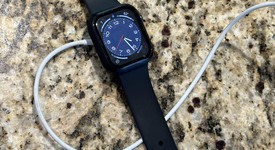 Good
													Apple Watch Series 5 44mm - AT&T, Gray, A2095 Cellular, Aluminum, photo 1 of 6