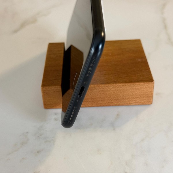 Apple iPhone SE 3rd Gen 2022 - Unlocked, 64 GB, Midnight, A2595