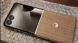 Mint
													Motorola Razr Ultra (2025) - Unlocked, PANTONE Mountain Trail, 512 GB, 16 GB, photo 4 of 7