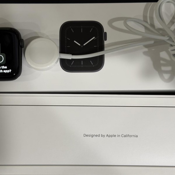 Apple Watch Series 5 44mm - Gray, A2093 - GPS, Aluminum