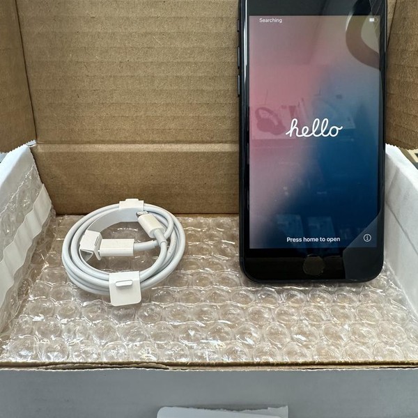 Apple iPhone SE 3rd Gen 2022 - Unlocked, 64 GB, Midnight, A2595