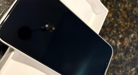 Mint
													Apple iPhone 16e - Unlocked, White, 128 GB, A3212, photo 3 of 9