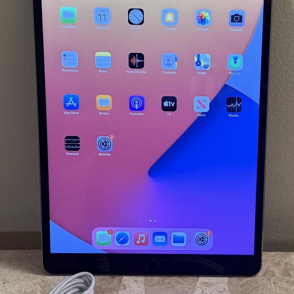 Apple iPad Pro 10.5 inch - Unlocked, 256 GB, Gray