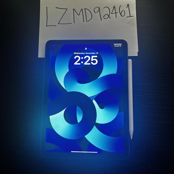 Apple iPad Air 5th Gen - Wi-Fi, 256 GB, Blue, A2588