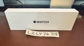 New
													Apple Watch SE 2nd Gen 40mm - Unlocked, Starlight, A2726 - Cellular, Aluminum, photo 3 of 4