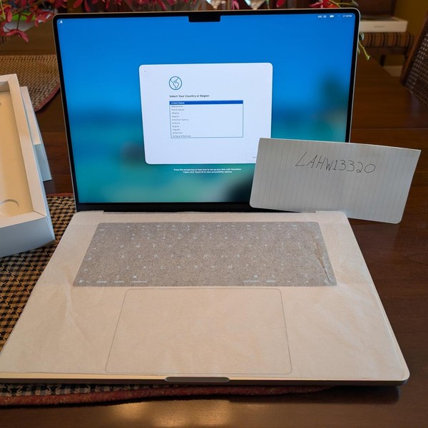 MacBook Pro 2026 - 16 inch (M5) - 1 TB, Silver, 24 GB, Apple M5 Pro 18-core (20-core GPU), Standard Display