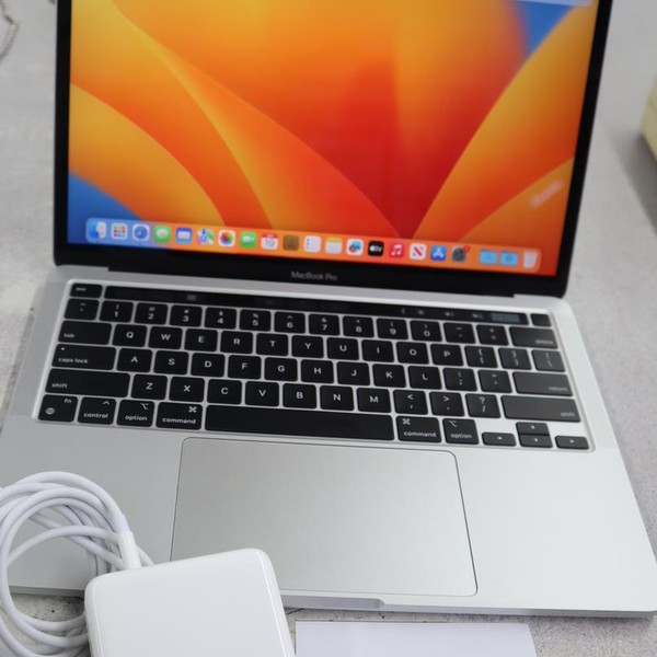 MacBook Pro 2020 - 13 inch - 256 GB, Silver, 8 GB, Apple M1