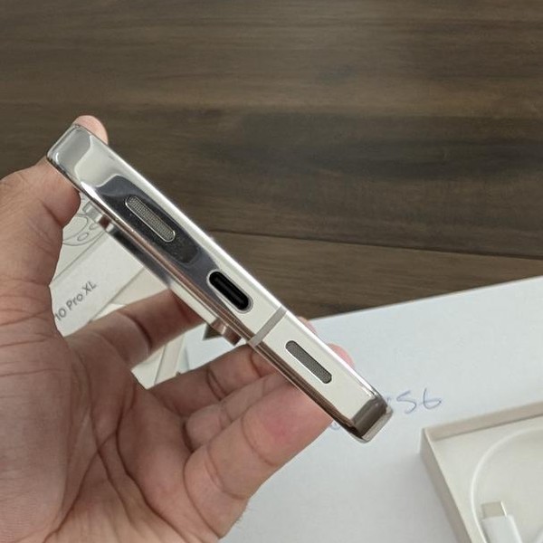 Google Pixel 10 Pro XL - Unlocked, 256 GB, Porcelain, GUL82