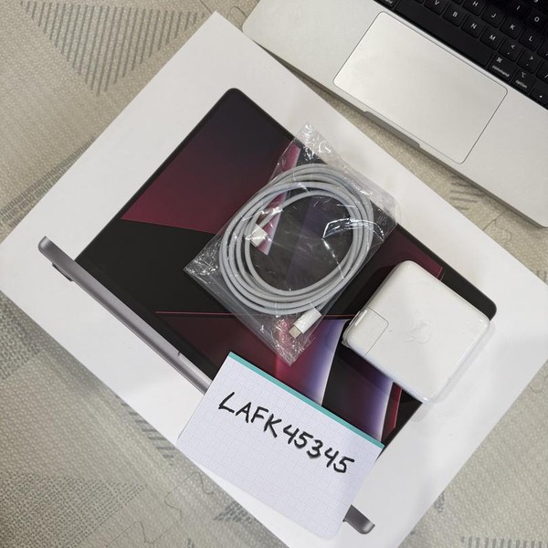 MacBook Pro 2023 - 14 inch - 1 TB, Silver, 64 GB, Apple M2 Max