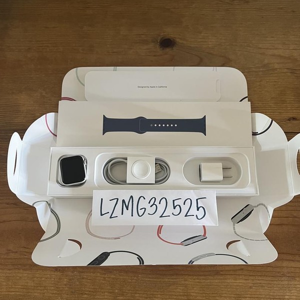 Apple Watch Series 5 40mm - Silver, A2092 - GPS, Aluminum