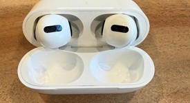 Used
													Apple AirPods Pro - MagSafe Case, photo 1 of 7