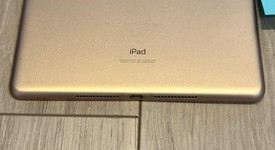 Good
													Apple iPad 8th Gen - Unlocked, Gold, 32 GB, A2428, photo 3 of 6