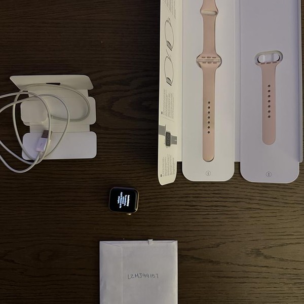 Apple Watch SE 1st Gen 40mm - T-Mobile, Gold, A2353 - Cellular, Aluminum