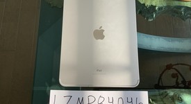 Mint
													Apple iPad 10th Gen - Unlocked, Silver, 64 GB, A2757, photo 3 of 6