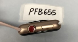 Good
													Apple Watch Series 3 42mm - Unlocked, Gold, A1861, Aluminum, photo 4 of 8