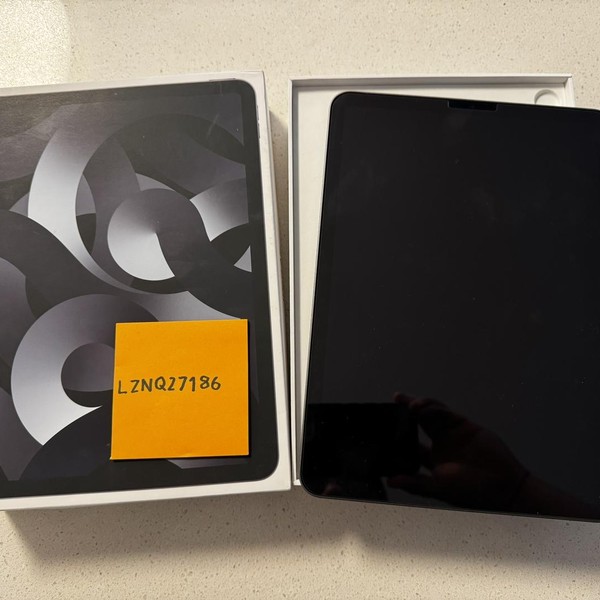 Apple iPad Air 5th Gen - Wi-Fi, 256 GB, Gray, A2588