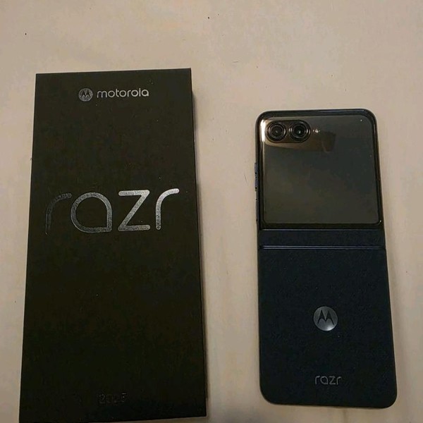 Motorola Razr (2025) - Unlocked, 256 GB, Blue, 8 GB