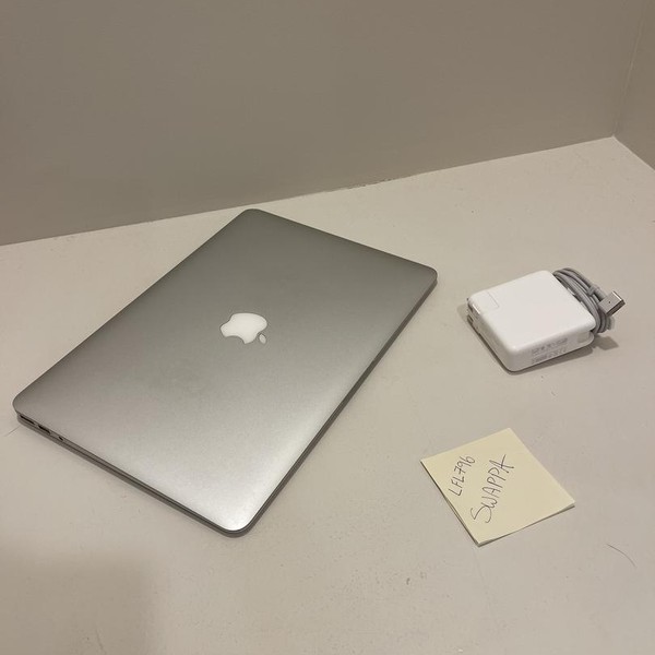 MacBook Air 2017 - 13 inch - 128 GB, Silver, 8 GB, Intel Core i5