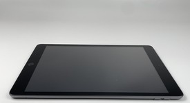 Mint
													Apple iPad 7th Gen - Unlocked, Gray, 128 GB, A2200, photo 4 of 6