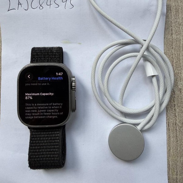 Apple Watch Ultra 49mm - Unlocked, Titanium, A2622