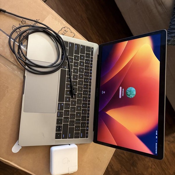 MacBook Pro 2017 (No Touch Bar) - 13 inch - 128 GB, Gray, 8 GB, Intel Core i5