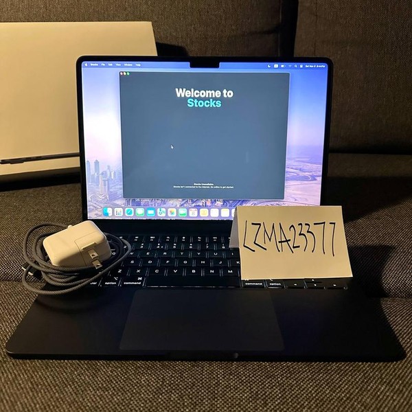 MacBook Air 2024 (M3) - 13 inch - 1 TB, Midnight, 16 GB, Apple M3, 10-core GPU