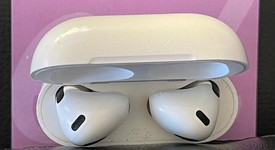 Used
													Apple AirPods 3rd Gen - MagSafe Case, photo 1 of 5
