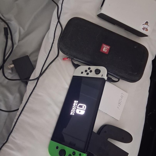 Nintendo Switch - OLED - 64 GB, White