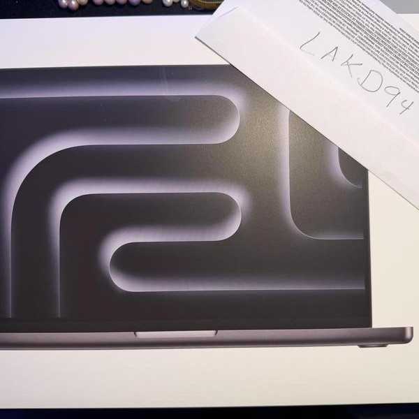MacBook Pro 2026 - 14 inch (M5) - 1 TB, Space Black, 16 GB, Apple M5, Standard Display