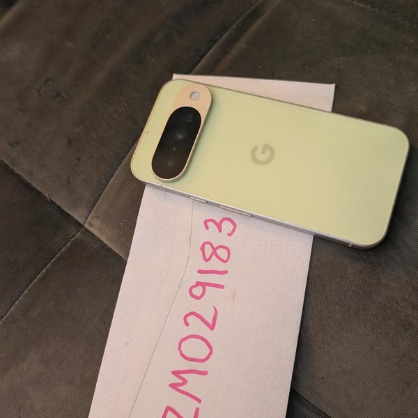 Google Pixel 10 - Unlocked, 128 GB, Lemongrass, GLBW0