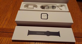 Mint
													Apple Watch Series 4 44mm - Unlocked, Black, A1976 - Cellular, Stainless, photo 2 of 12