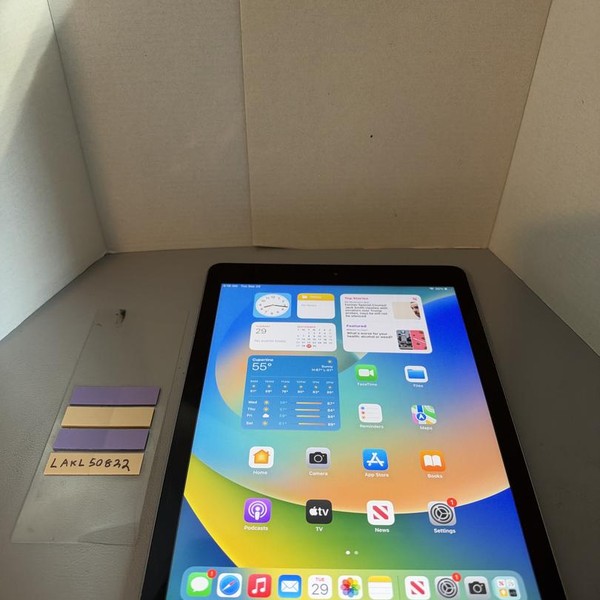 Apple iPad (6th Gen) - Wi-Fi, 128 GB, Gray, A1893