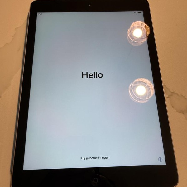 Apple iPad Air - Wi-Fi, 32 GB, Gray