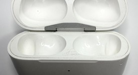 Used
													Apple AirPods Pro 2 - Lightning, photo 5 of 10