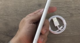 Good
													Apple iPhone Xr - Unlocked, White, 128 GB, A1984, photo 4 of 9