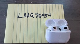 Used
													Apple AirPods 3rd Gen - MagSafe Case, photo 1 of 6