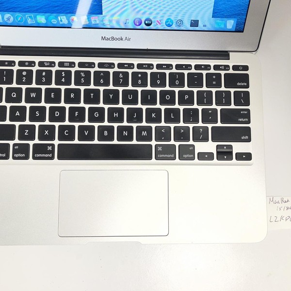 MacBook Air 2012 - 11 inch - 128 GB, Silver, 8 GB