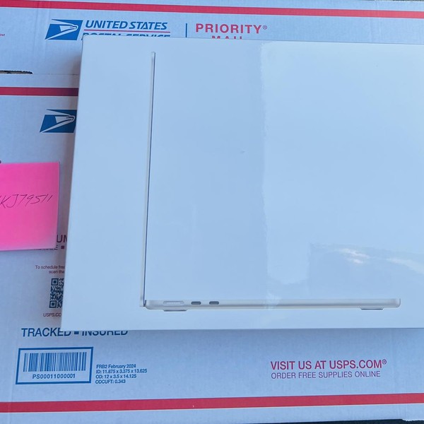 MacBook Air 2022 (M2) - 13 inch - 256 GB, Silver, 8 GB, Apple M2