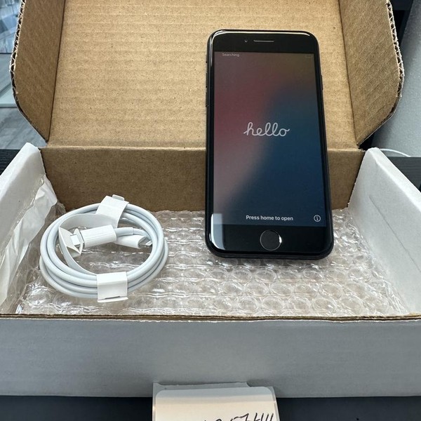 Apple iPhone SE 3rd Gen 2022 - Unlocked, 64 GB, Midnight, A2595