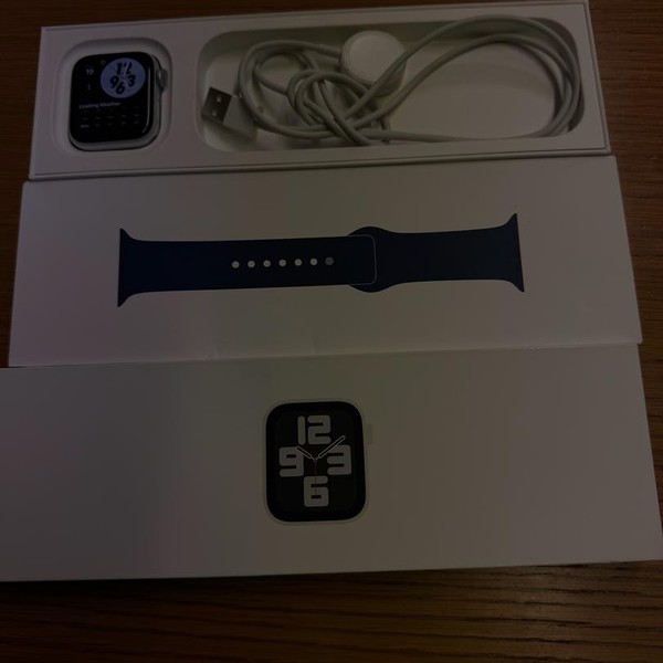 Apple Watch SE 2nd Gen 44mm - Silver, A2723 - GPS, Aluminum