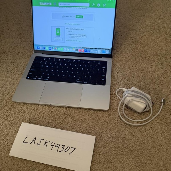 MacBook Pro Late 2023 (M3) - 14 inch - 512 GB, Silver, 8 GB, Apple M3, 10-core GPU