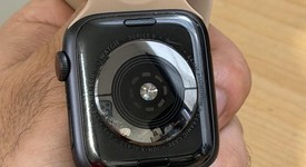 Good
													Apple Watch Series 5 44mm - Unlocked, Gray, A2095 Cellular, Nike, photo 4 of 11